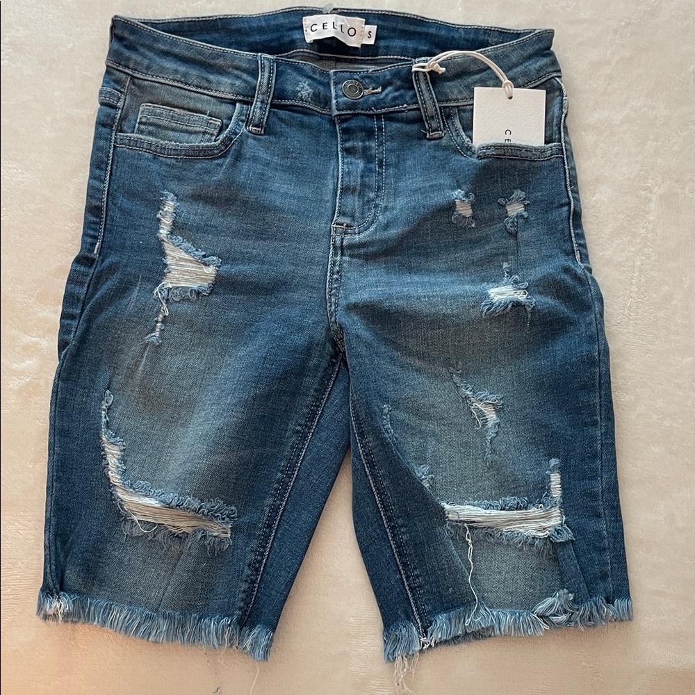 3 for $25! NWT Cello Blue‎ Denim Distressed Raw Hem Jean Shorts, size small